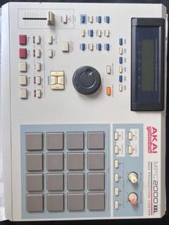 13 AKAI MPC 2000XL サンプラー AKAI MPC 2000 XLでレコードの音をサンプリングして気づいた色々