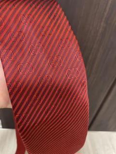 GUCCI ネクタイ　赤色のサムネイル