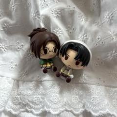 進撃の巨人　ちょこのっこ　コンプリート　リヴァイ、エルヴィン、ハンジ、ミカサ プリケーキ2022（リヴァイ＆エルヴィン＆ハンジ）【特典缶バッジ