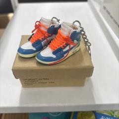 Off-White Air Jordan 1 ミニチュア キーチェーン付き