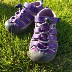 KEEN 紫色 サンダル １７センチ