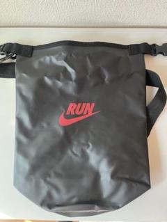 【新品 / 未使用 / おまけつき】NIKE 防水バッグのサムネイル