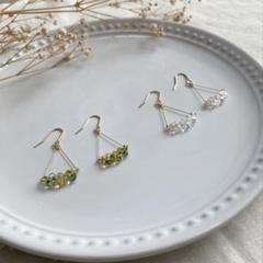 ファルファーレビーズ ︎ ✧ 揺れる華奢ピアス