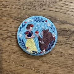 ディズニー 刺繍缶バッジ 白雪姫 - メルカリ