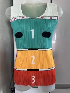 極美品　イッセイミヤケISSEY MIYAKE プリーツプリーズ　数字柄トップス