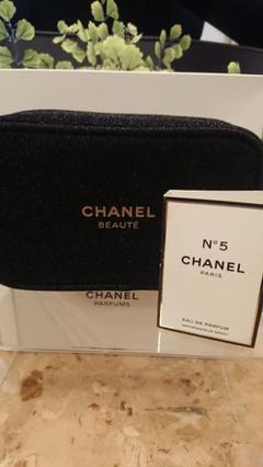 シャネル コスメポーチ正規品。no5香水おまけ