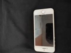 iPhone ゴールド 画面にひびありジャンク