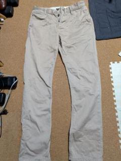 Nudie Jeans Co. ライトグレー チノパン