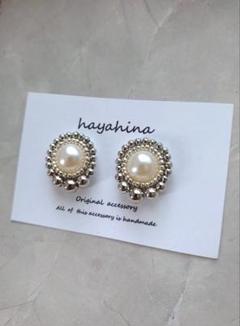 【724】ハンドメイドピアス/イヤリング　ビーズ刺繍　刺繍ピアス