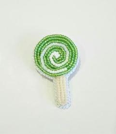 メロン味のペロペロキャンディーのビーズ刺繍ブローチ