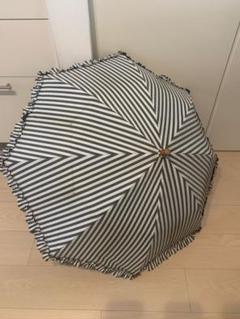 中古品 SUN BARRIER 100 折りたたみ日傘 ストライプ 中古】SUN BARRIER 100 日傘 白黒ストライプ フリル付き - メルカリ
