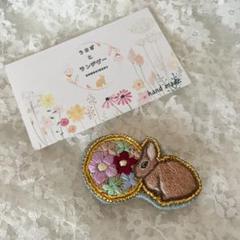 花美月うさぎの刺繍ブローチ