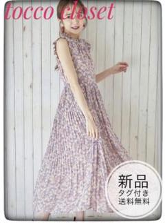 フロントパール付きフラワープリントシフォンプリーツワンピース　ピンク フロントパール付きフラワープリントシフォンプリーツワンピース