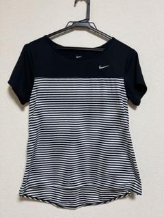 Nike レディース半袖Tシャツ ブラック/ストライプ