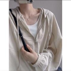 韓国大人服　ベージュ フード付き ナイロンジャンパー
