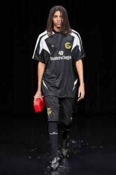 BALENCIAGA バレンシアガ スポーツウェア セット バレンシアガ初のスキーウェアコレクションが登場。定番アイテム