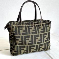 【未使用】フェンディ アクセサリーポーチ レザー×キャンバス FF柄 ピンク系 楽天市場】【新品】フェンディ FENDI ポーチ FFエンボス コスメ