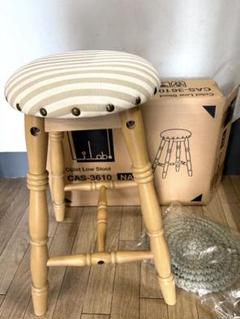 ストライプ柄の木製スツール　かわいい編み込み座カバー付き ストライプ柄の木製スツール かわいい編み込み座カバー付き