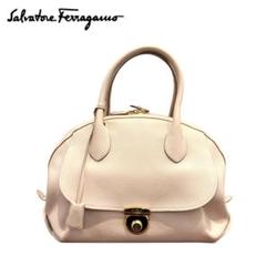フェラガモ フィアンマ ハンドバッグ 2way ショルダー レザー 白 鍵付 フェラガモ フィアンマ ハンドバッグ 2way ショルダー レザー 白