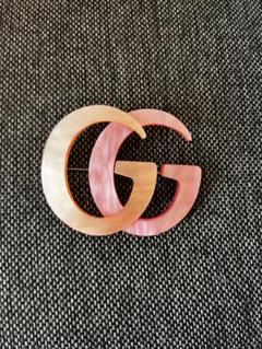 GUCCI GGロゴ ストーン付きブローチ GUCCI グッチ ブローチ GGマーモント GG柄 ラインストーン