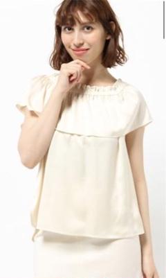 Tiara　ティアラ　サテンオフショルブラウス　白　ホワイト　フリーのサムネイル