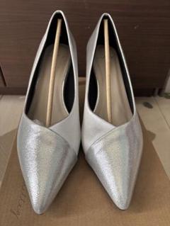 menue メヌエ　シルバー パンプス　25.5