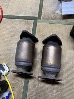 3UZ 18マジェスタ 触媒 2個セット 三角形接続部 3UZ 18マジェスタ 触媒 2個セット 三角形接続部 - メルカリ