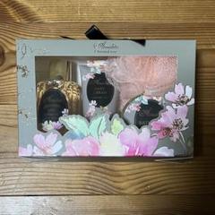 Amuleto アムレート ボディケアセット SOFIA ハンドクリームのサムネイル