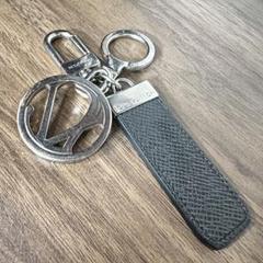 LOUIS VUITTON ブラックレザーキーホルダー - メルカリ