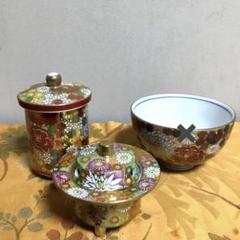 薩摩 玉山 色絵 金彩花詰紋 三つ足 蓋物 薩摩 玉山 色絵 金彩花詰紋 三つ足 蓋物 - メルカリ