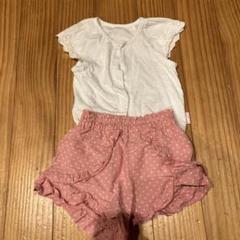 フリル付きトップスとドット柄ショートパンツセット