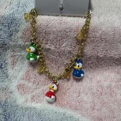 【希少】ディズニーストア ぬいぐるみキーホルダー ヒューイ デューイ ルーイ 希少】ディズニーストア ぬいぐるみキーホルダー ヒューイ