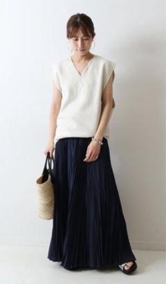 プラージュ　美品　定価約16000円　アイボリー Vネック ノースリーブニット