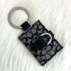 coach コーチ　手帳型 ブック型 チャーム　キーリング　シグネチャー ピンク COACH コーチ ミニ手帳型 キーリング キーホルダー ミニ