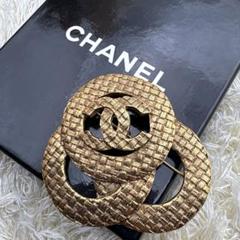 おすすめ◆高級感 CHANELらしい気品が満載に輝くブローチ 2025年新作 シャネル ラグジュアリーな魅力 ダブルC ブローチ