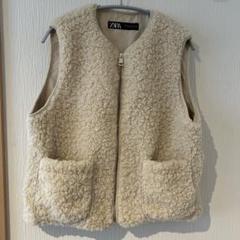 新品【ZARA】XSサイズ＊ショートフェイクボア ベスト ZARA】ショート フェイクファーベスト | LEE