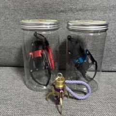 つかめるメタルクレーンアーム キーホルダー ブラックフレーム レッド　ブルー