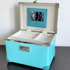 TIFFANY ティファニー × グローブトロッター トランク メイクボックス True Blue - Globe-Trotter X Tiffany & Co. | ジャーナル