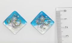 レジンピアス　青色　キラキラ　夏　透明