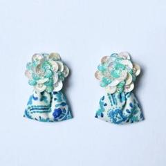 グリーン　ホワイト　ブルー　花柄　ハンドメイド　ピアス　イヤリング　ヒュヴァ