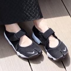 新品未使用激レアNIKEウィメンズエアリフトブラック×ブラック25 Nike Women's Air Rift Leather 