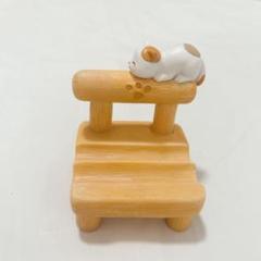 ✨スマホスタンド スマホ立て 動物 木目調のイス 小猫 卓上 全機種対応