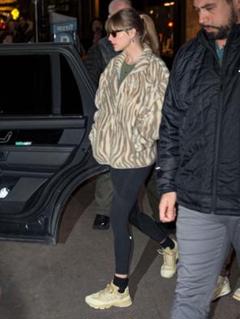 激レア 美品 テイラースウィフト Reputation ブランケット 毛布 2025年最新】taylor swift ブランケットの人気アイテム - メルカリ