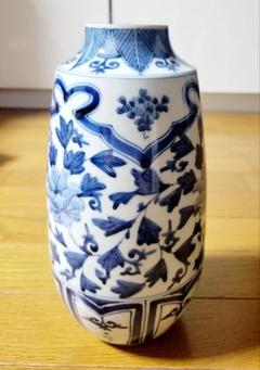 藍古九谷 青白い花柄の陶器花瓶 木箱付き - メルカリ