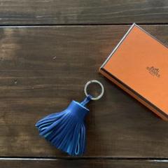 2022年最新】エルメス キーホルダー フリンジの人気アイテム - メルカリ 【国内発送】 エルメス カルメン キーホルダー キーチャーム フリンジ 美品♡ キーホルダー