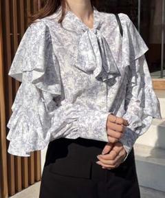 NICE CLAUP ナイスクラップ　オーガンラッフルブラウス