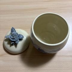 陶器製の花柄容器 蓋付き
