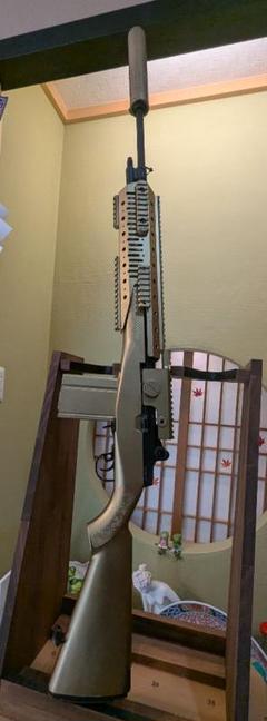東京はマルイのM 14ライフルを友達にゴールドの吹き付けをして