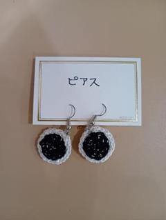ハンドメイド 黒白ビーズピアス