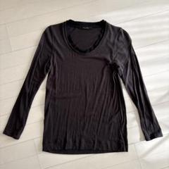 黒の長袖Tシャツ